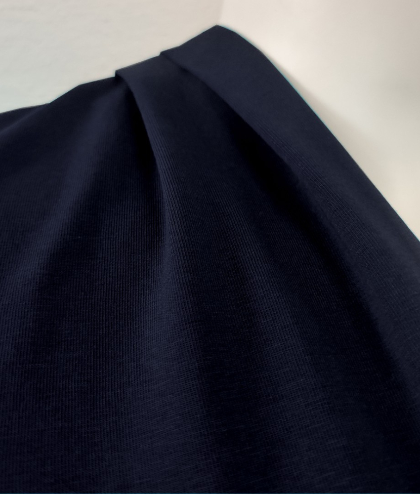 Sendai Navy. Plus size peplum bluse fra Amamiko