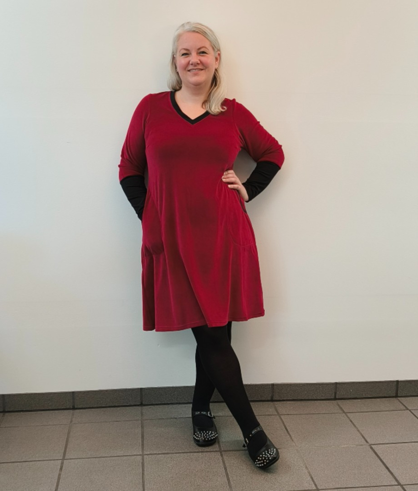 Plus size kjole Tulla Bordeaux Velvet fra Amamiko