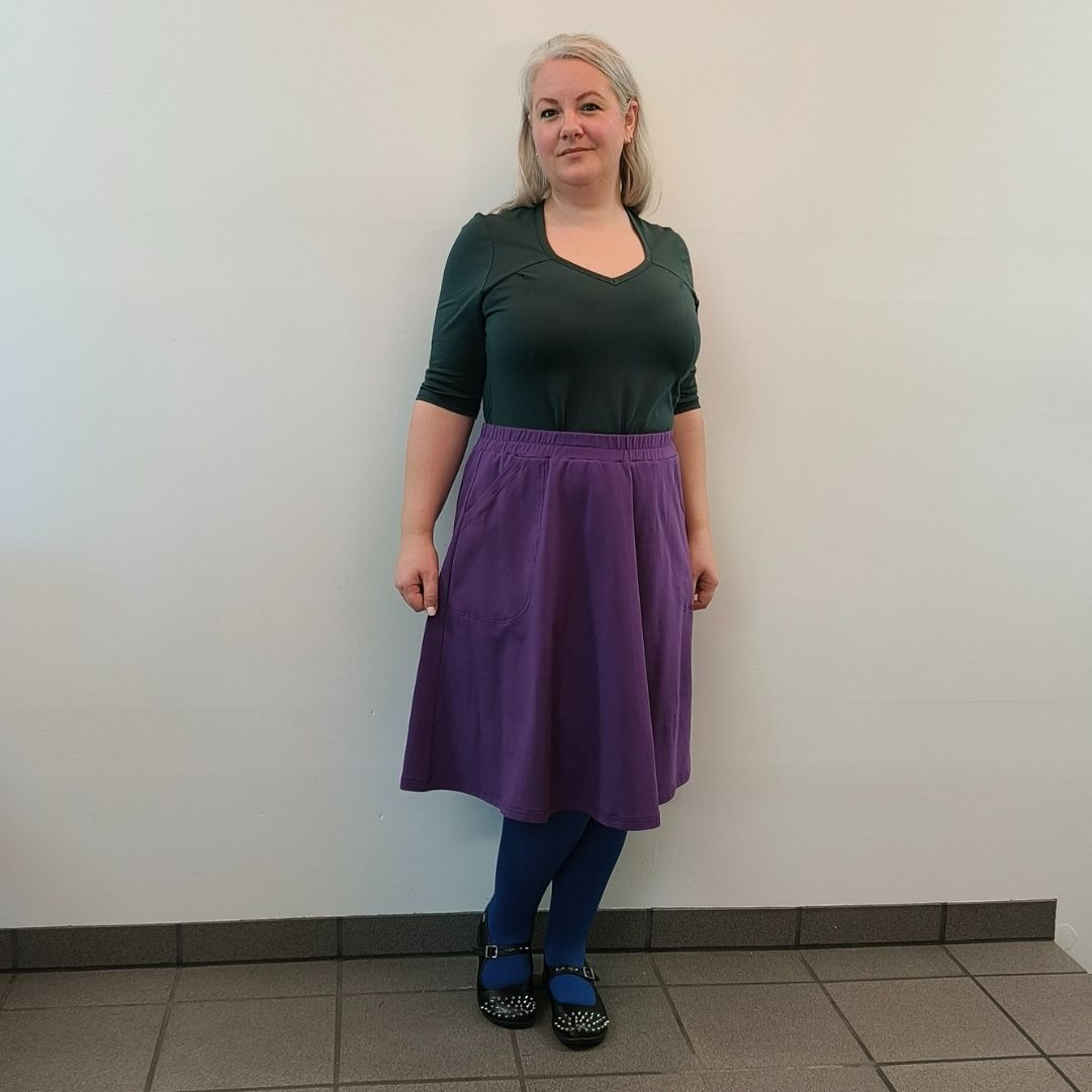 Hoshi Dark Green. Plus size bluse med A-form fra Amamiko