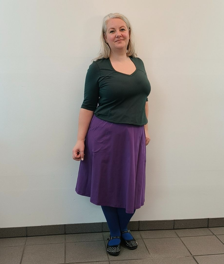 Hoshi Dark Green. Plus size bluse med A-form fra Amamiko