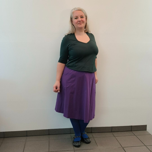 Hoshi Dark Green. Plus size bluse med A-form fra Amamiko