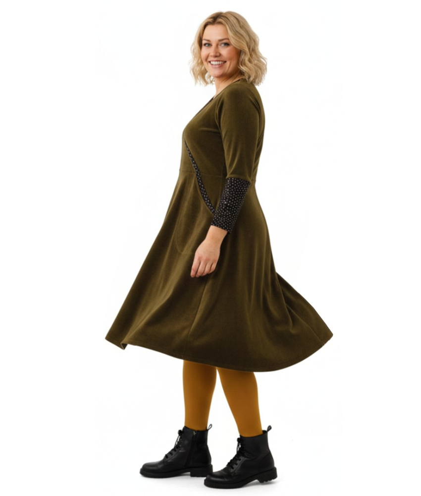 Langærmet kjole i army grøn velour - Bika Army Velvet