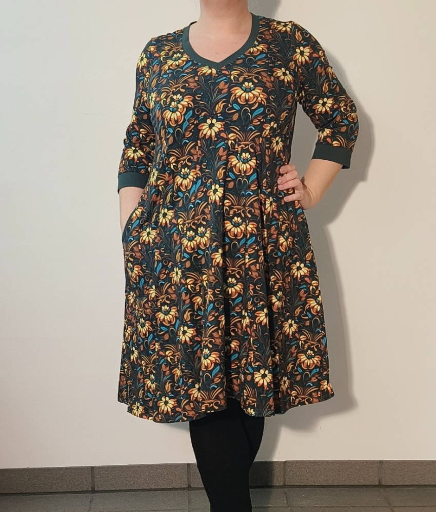 Løs Plus Size kjole i blomster print - Emi Art Deco Flower
