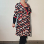 Plus size kjole med empiresnit og garder | Ama Guards