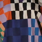 Botan Checkered Mix - Løstsiddende plus size bluse fra Amamiko