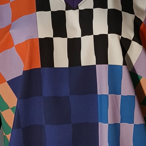 Botan Checkered Mix - Løstsiddende plus size bluse fra Amamiko