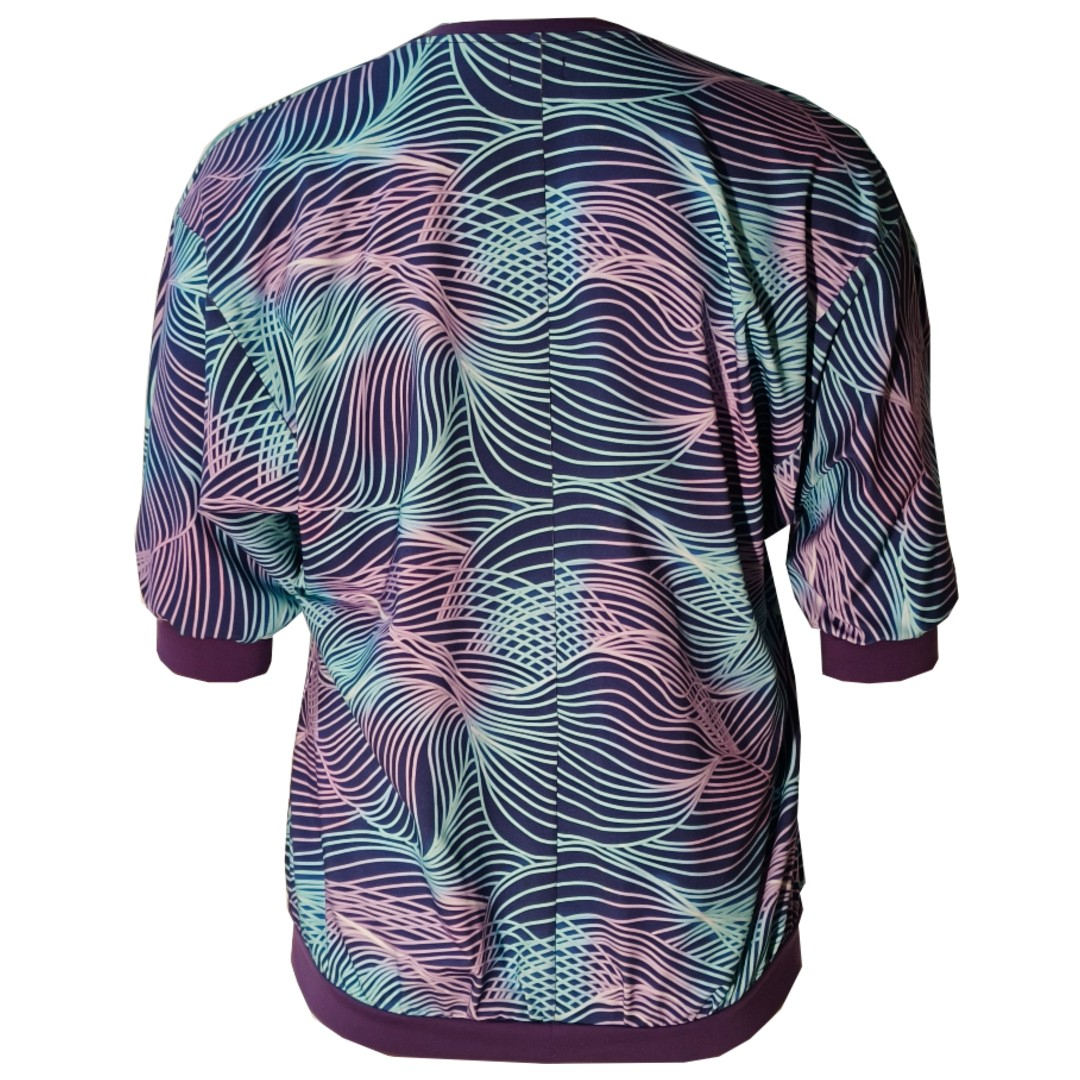 Botan Sound Waves - Løstsiddende plus size bluse fra Amamiko