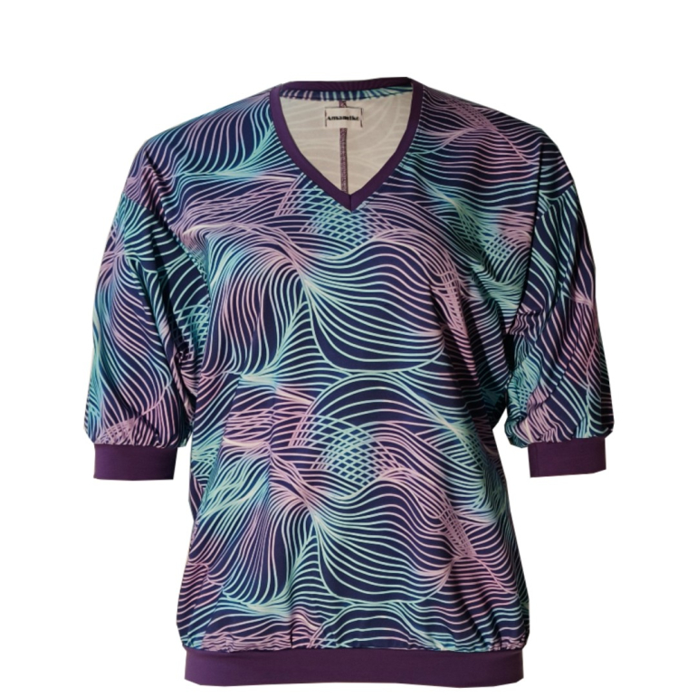 Botan Sound Waves - Løstsiddende plus size bluse fra Amamiko