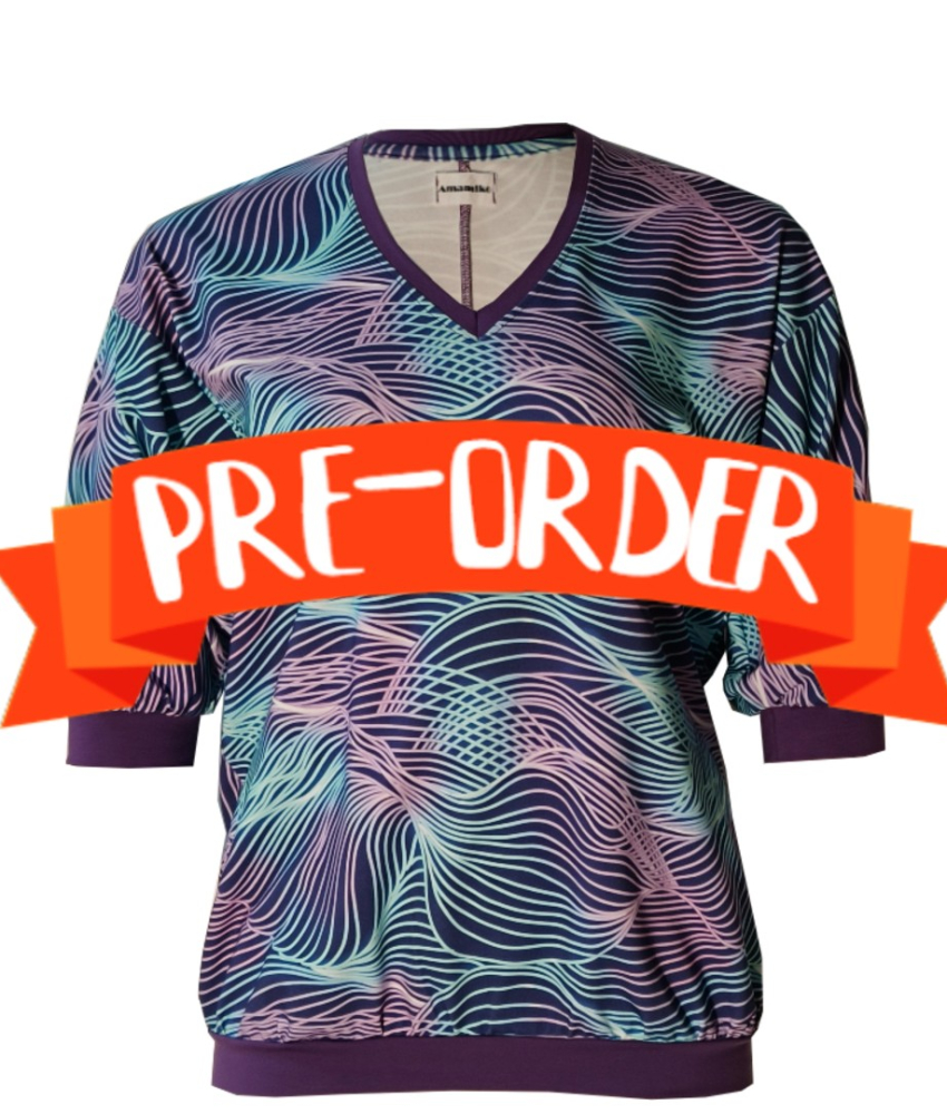 Botan Sound Waves - Løstsiddende plus size bluse fra Amamiko