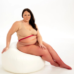 Fishnet Pomegranate Red - Curvy Super Stretch Strømpebukser fra Pamela Mann