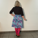 Kobe Sound Waves - A-formet plus size nederdel med lilla og blåt mønster fra Amamiko