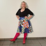 Kobe Checkered Mix - A-formet plus size nederdel med mønster i forskellige tern.