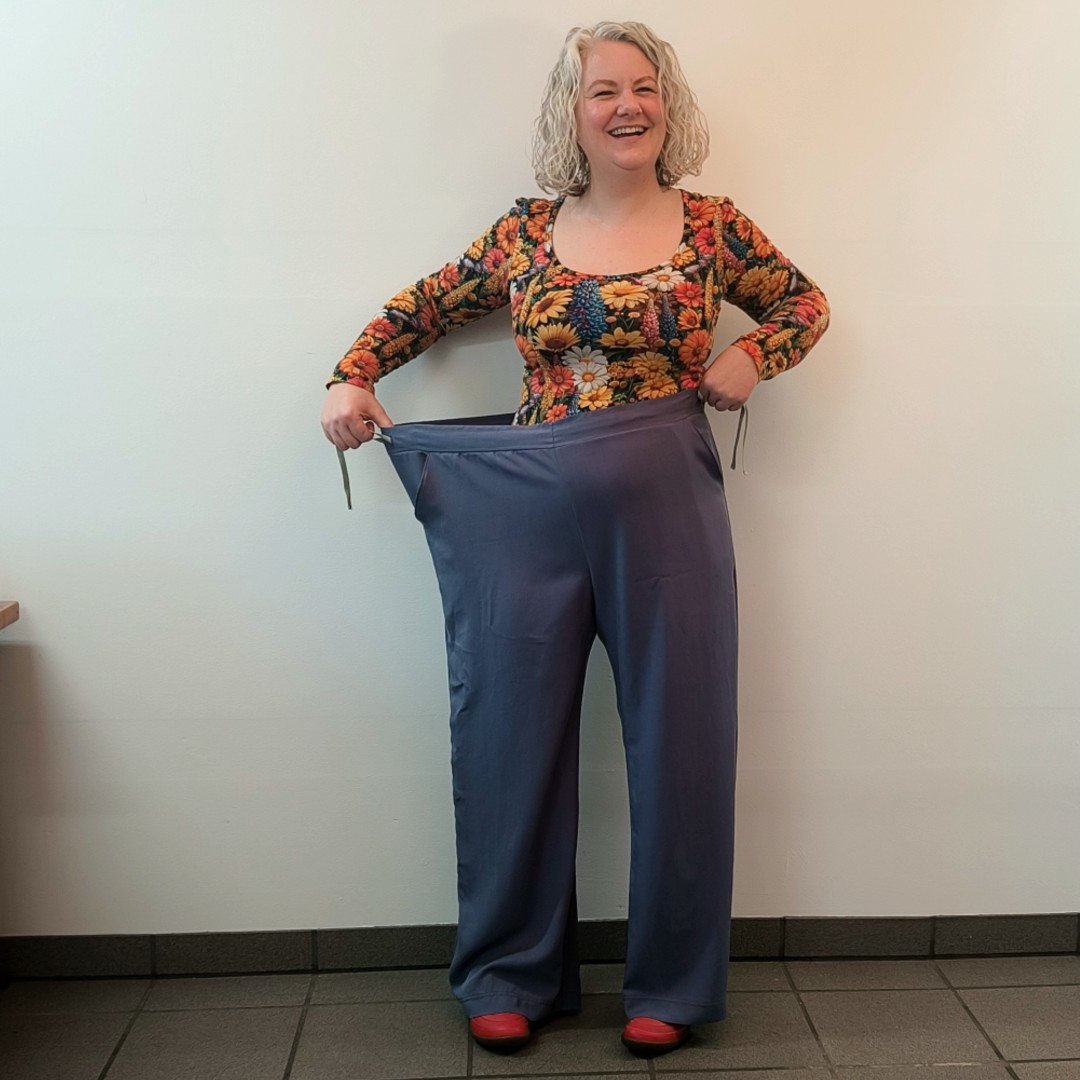 Løstsiddende bukser med regulerbar talje - Light Blue