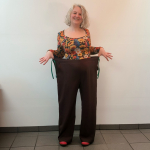 Løstsiddende bukser med regulerbar talje - Brown