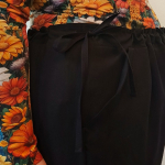 Løstsiddende bukser med regulerbar talje - Black