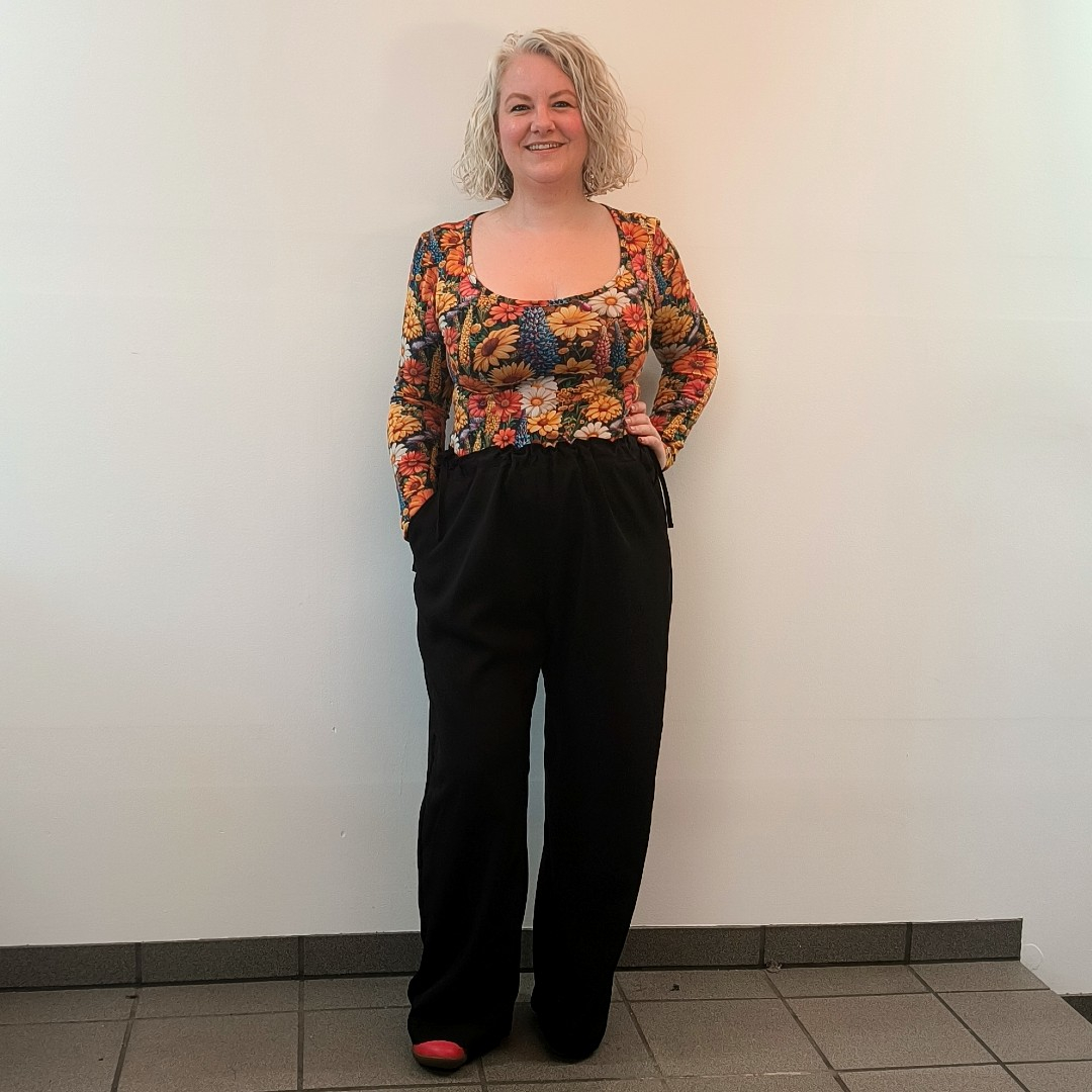 Løstsiddende bukser med regulerbar talje - Black