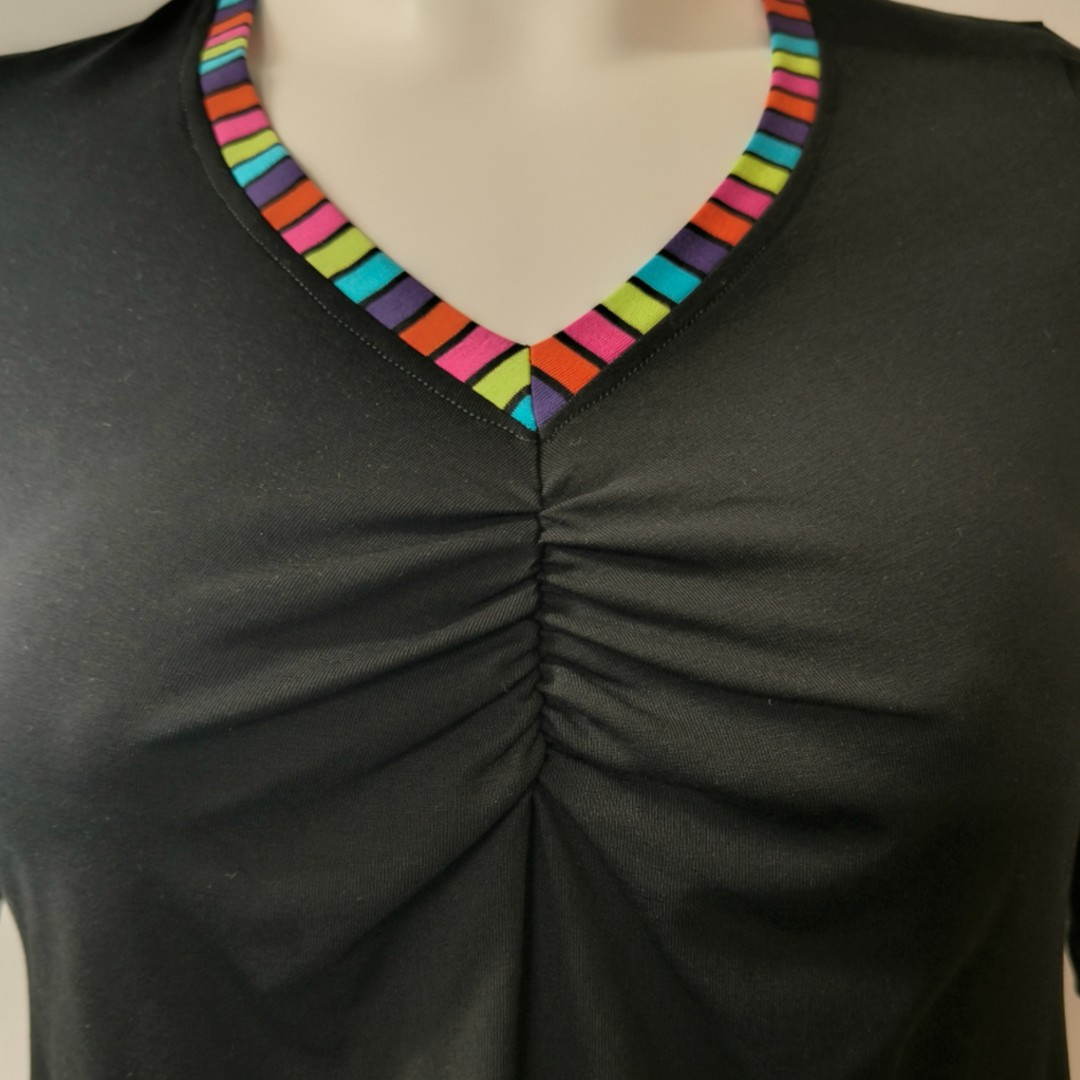 Toya Black Rainbow. A-formet plus size kjole fra Amamiko