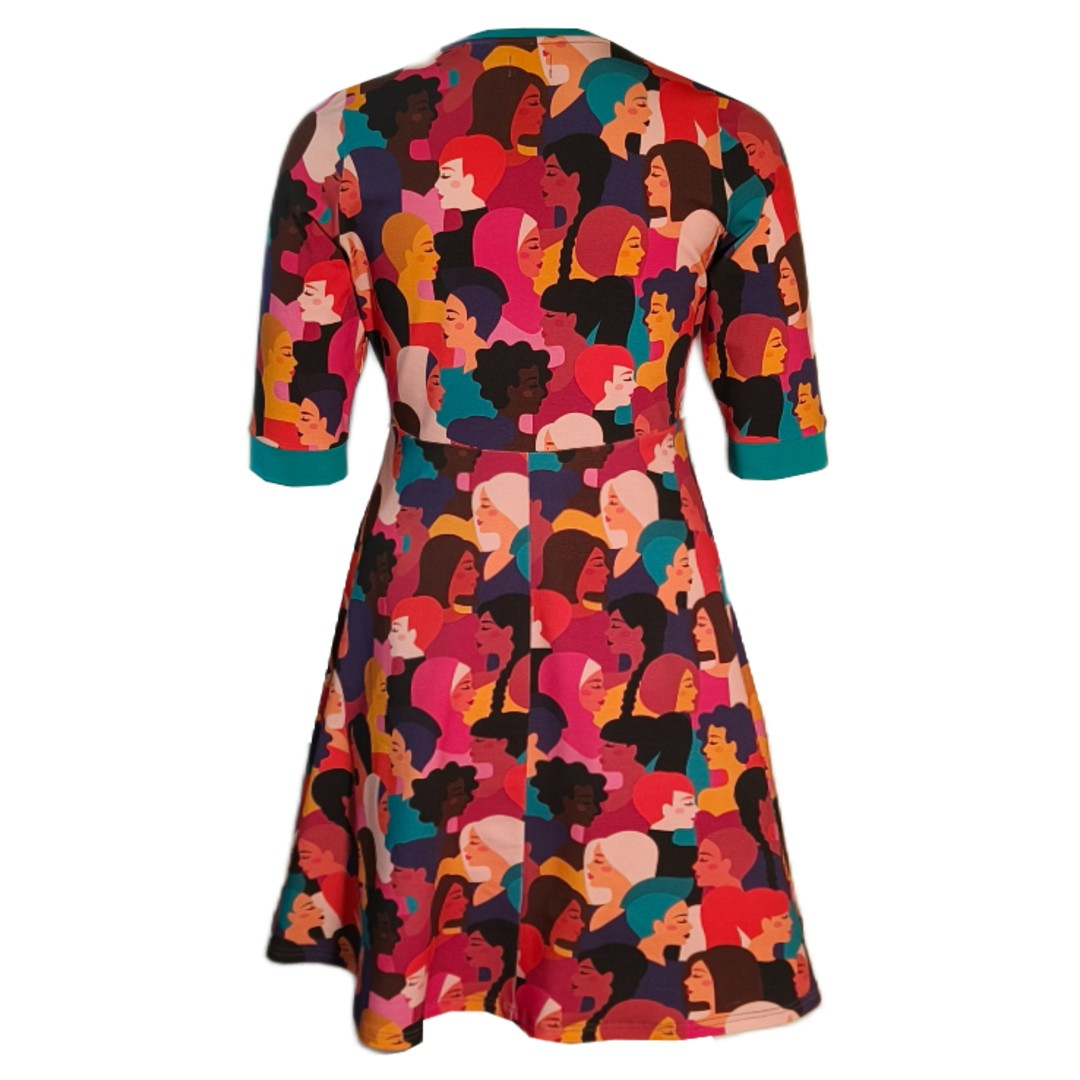 Bika Kjole - Diversity. Kjole med empiresnit fra Amamiko 