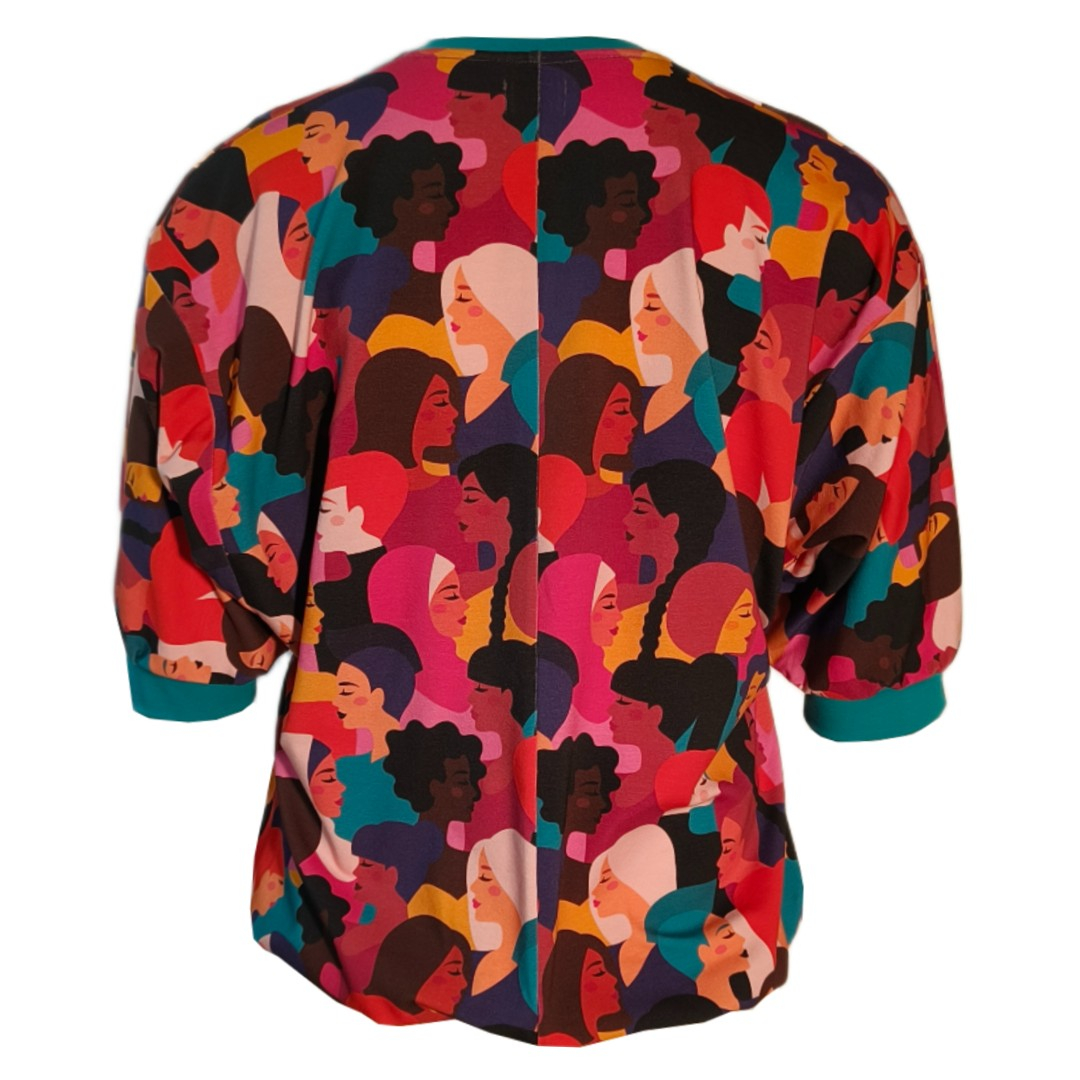 Botan Bluse - Diversity. Løstsiddende plus size bluse fra Amamiko