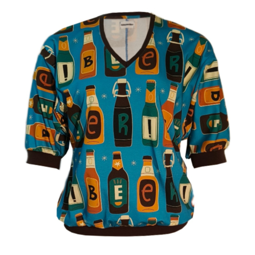 Botan Bluse - Beer Me!. Løstsiddende plus size bluse fra Amamiko