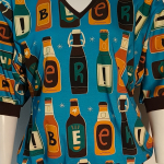 Botan Bluse - Beer Me!. Løstsiddende plus size bluse fra Amamiko