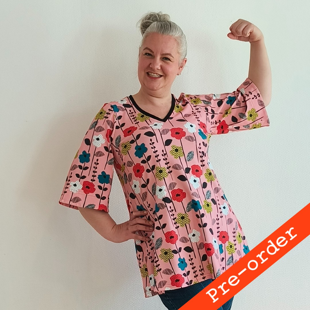 Sakura Soft Pink Flowers – A-formet bluse fra Amamiko med blomstrende power og feminin retro-charme