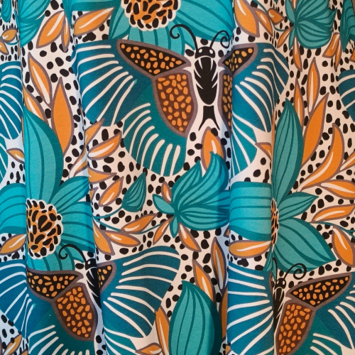 Sakura Turquoise Butterfly. A-formet bluse fra Amamiko med print af smukke sommerfugle og stiliserede blomster i turkis, kobber og gyldne nuancer