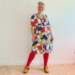 Ama Bauhaus – Et levende kunstværk med geometrisk kant. Kjole fra Amamiko
