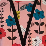 Ama Soft Pink Flower – Blomstrende power og feminin retro-charme. En kjole fra Amamiko