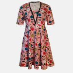 Ama Soft Pink Flower – Blomstrende power og feminin retro-charme. En kjole fra Amamiko