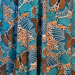 Ama Turquoise Butterfly – Et vingesus af turkis elegance. En kjole fra Amamiko