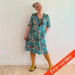 Ama Turquoise Butterfly – Et vingesus af turkis elegance. En kjole fra Amamiko