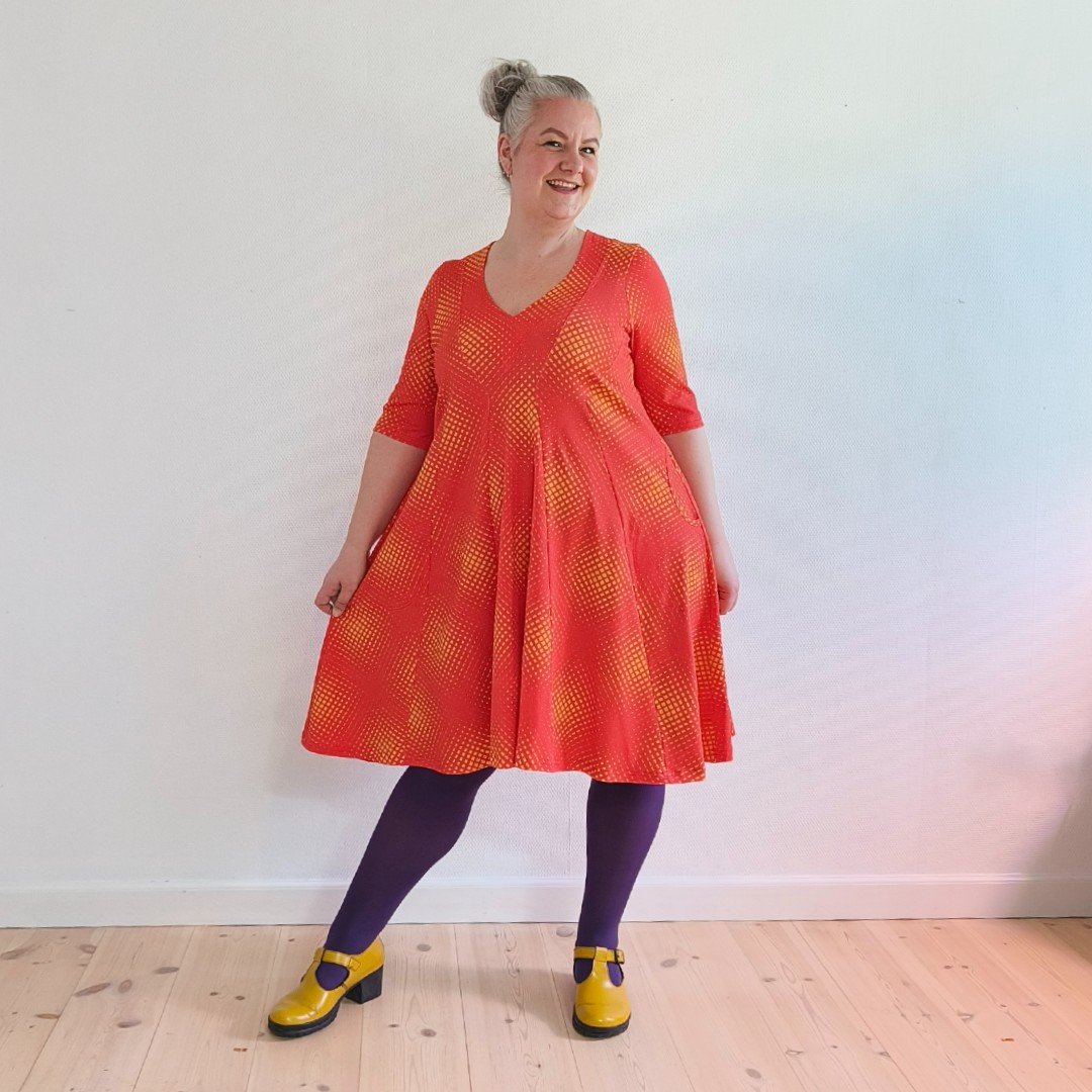 Emi Orange Dream – Kjolen der fremhæver dine bedste sider