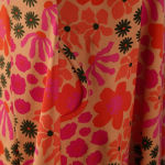 Amamiko kjolen: Emi Pink Floral – En blomstrende drøm med perfekt pasform