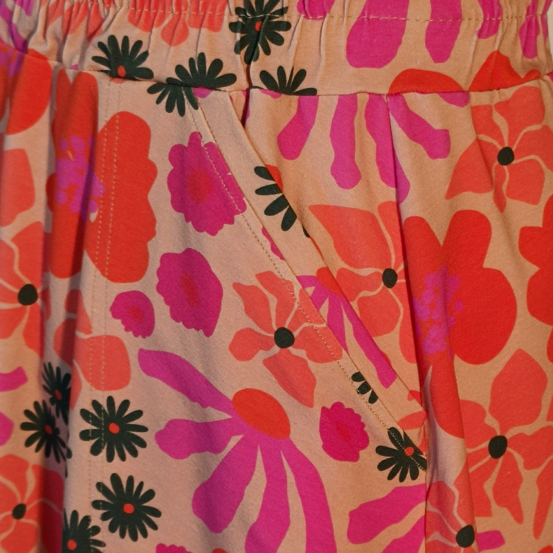 Kobe Pink Floral – En blomstrende retro-drøm af en nederdel fra Amamiko