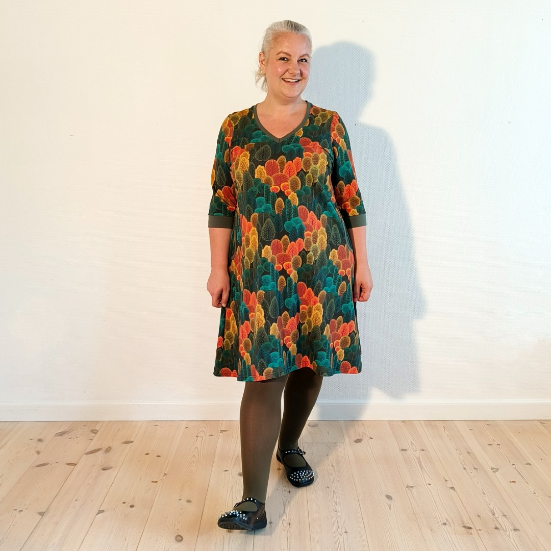 A-formet efterårskjole med dybe lommer fra Amamiko