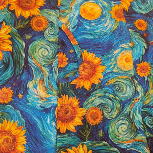 Amamiko kjolen: Emi Blue Sunflower – en kjole med solsikker, som samtidig sidder utroligt flatterende og føles blød og behagelig at have på hele dagen