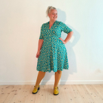 Turkis retro kjole - Takasaki Turquoise Swirls fra Amamiko