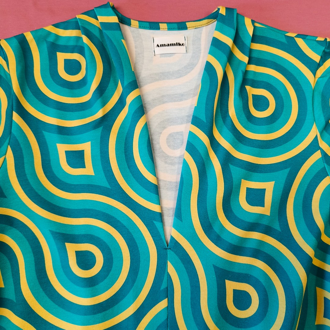 Turkis retro kjole - Takasaki Turquoise Swirls fra Amamiko