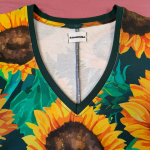 Sakura Bluse - Green Sunflower. Bluse fra Amamiko med store solsikker