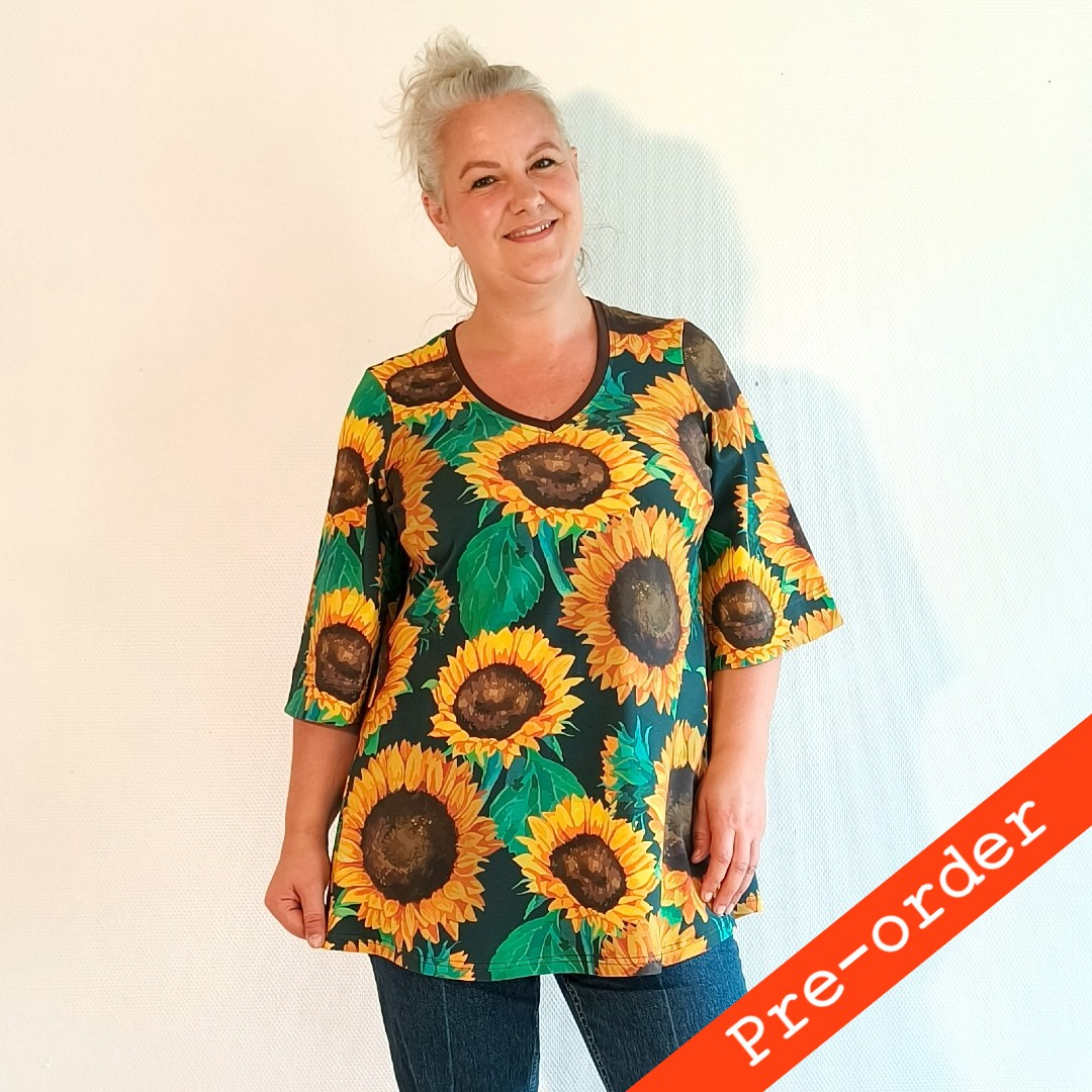 Sakura Bluse - Green Sunflower. Bluse fra Amamiko med store solsikker