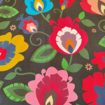 Sakura Bluse - Black Flowers fra Amamiko. En sort peplum bluse med farverige blomster og v-hals