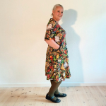 Genkei Pizza Party Kjole – Farverig retrokjole med lommer & firkantet hals