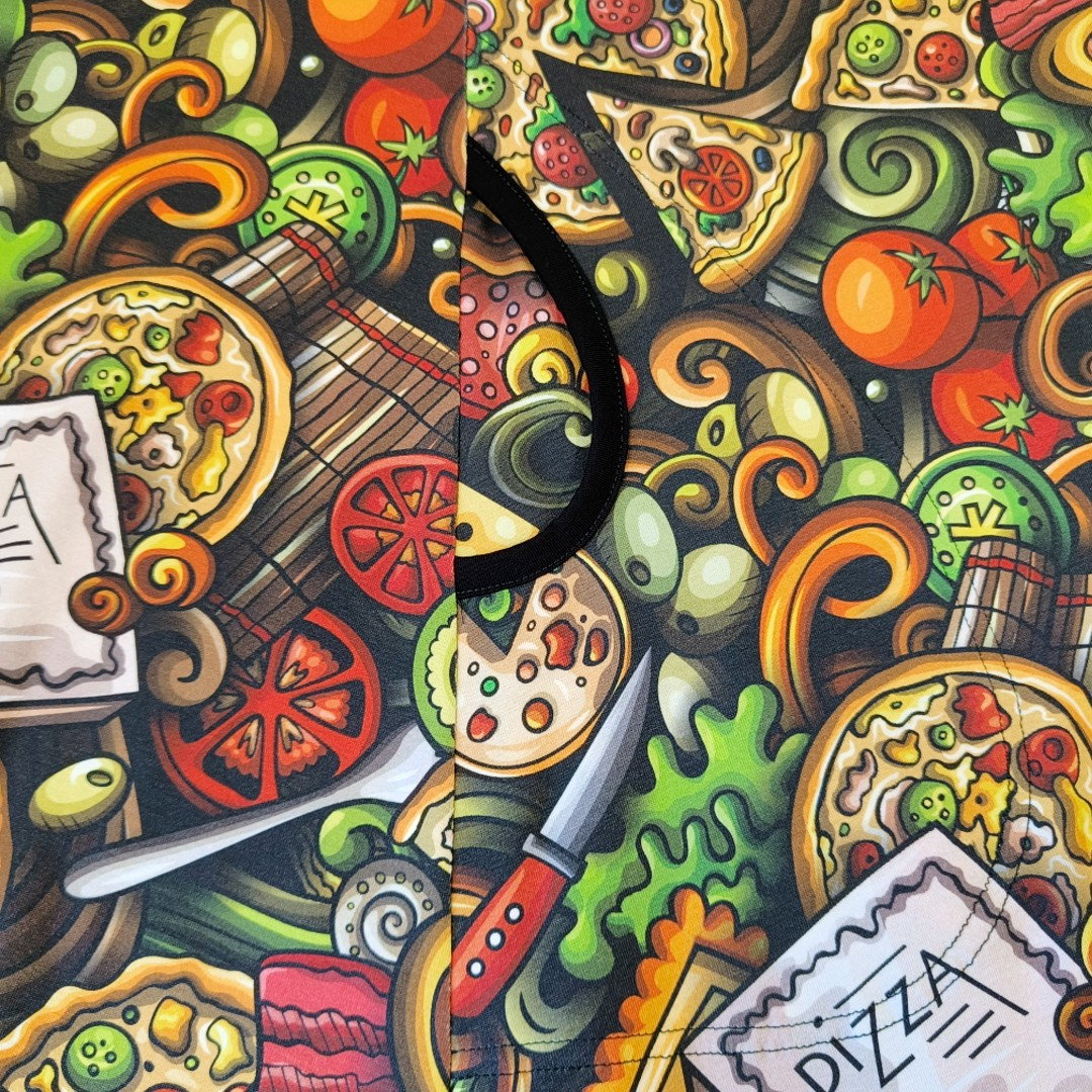 Tulla Pizza Party Kjole – Farverig retrokjole med V-udskæring & lommer